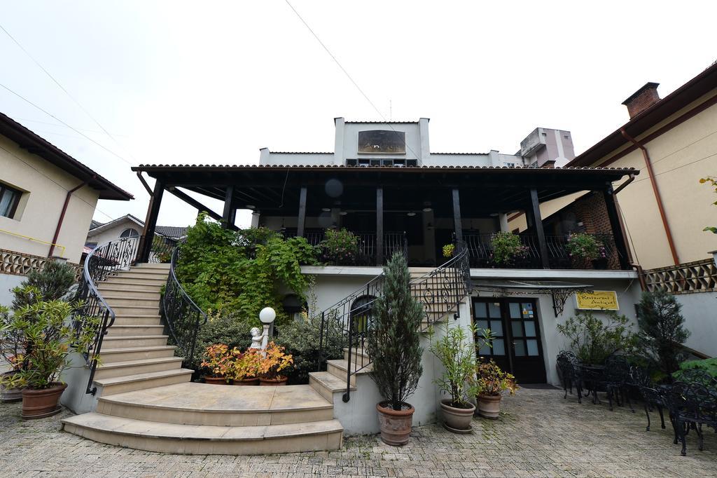 Pensiunea Antique Târgu Jiu Exterior foto